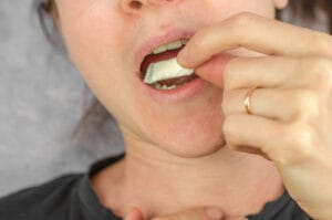 - Tandlægerne Gammel Strand - a woman puts a packet of swedish snus into her mou 2023 11 27 05 26 40 utc - Everything about teeth